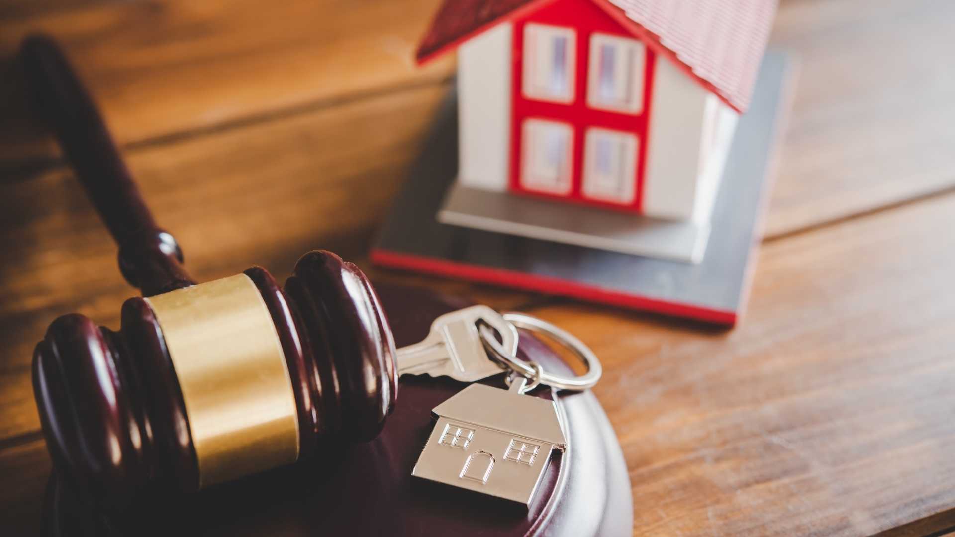 a%20gavel,%20house%20keys%20and%20a%20home%20figurine